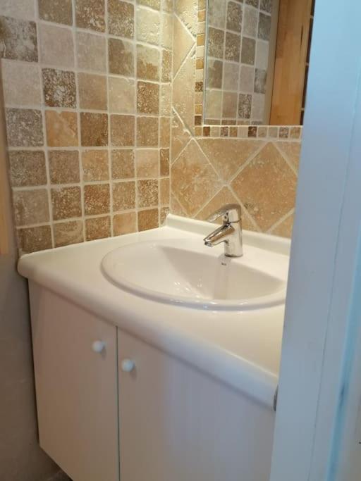 Maison T3 Avec Vue Au Bord De L'Etang Istres Kültér fotó
